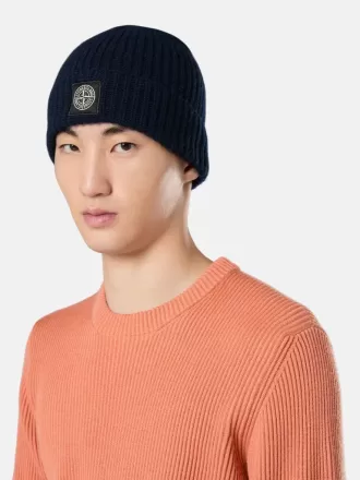 Beanie met Compass-patch en geribde boord.