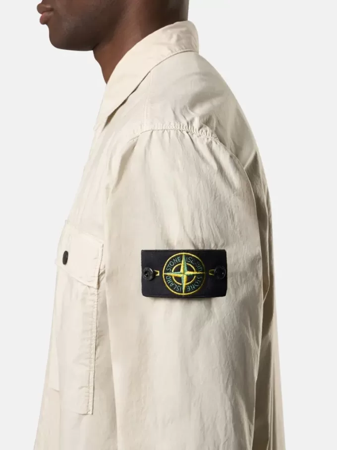 Comfortabel overshirt met borstzakken en drukknoopsluiting.