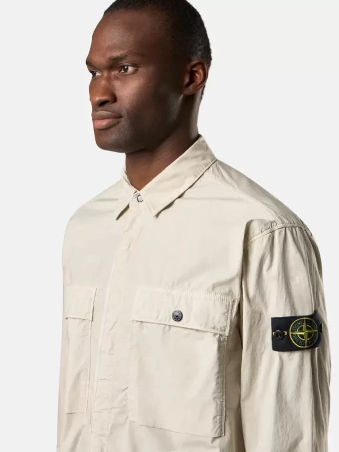 Comfortabel overshirt met borstzakken en drukknoopsluiting.
