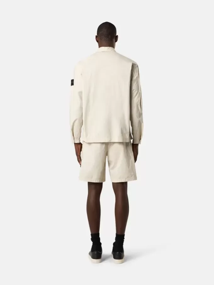 Comfortabel overshirt met borstzakken en drukknoopsluiting.