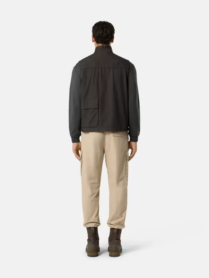 Functioneel vest met anti-drop en multi-pocket ontwerp. Functioneel vest met anti-drop en multi-pocket ontwerp.