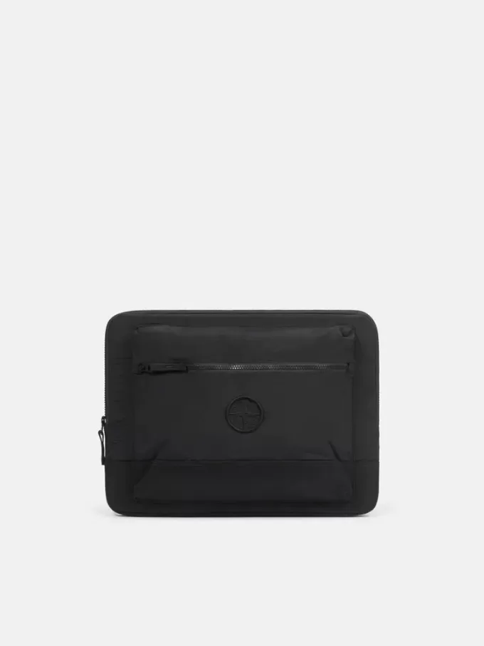 Gewatteerde laptoptas met vakken en ritssluiting.