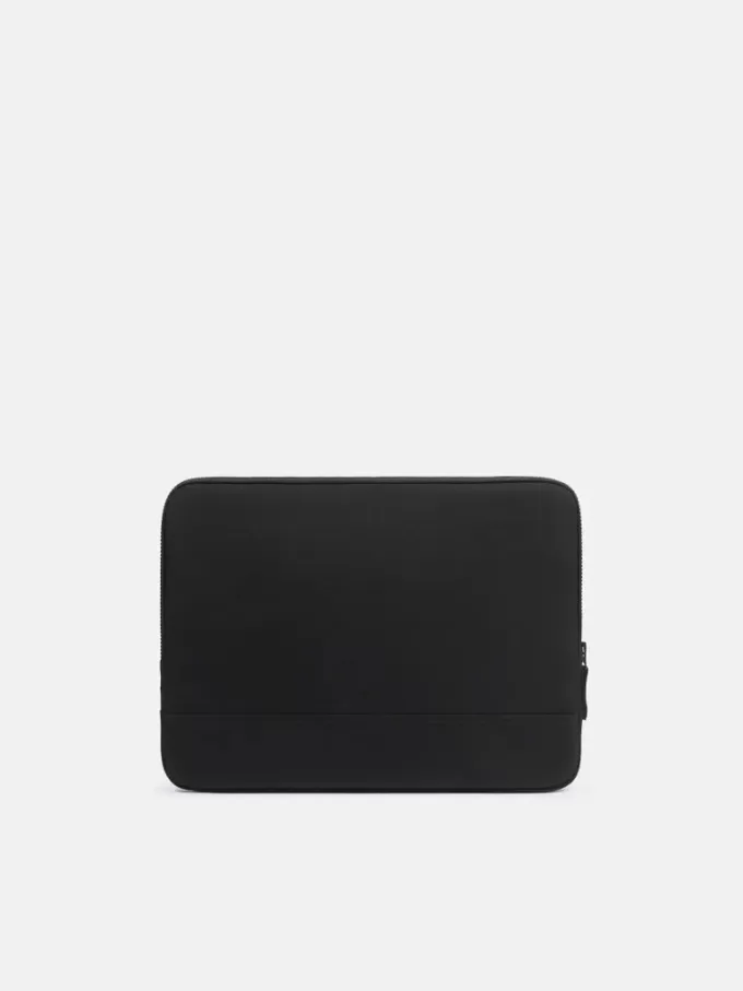 Gewatteerde laptoptas met vakken en ritssluiting.