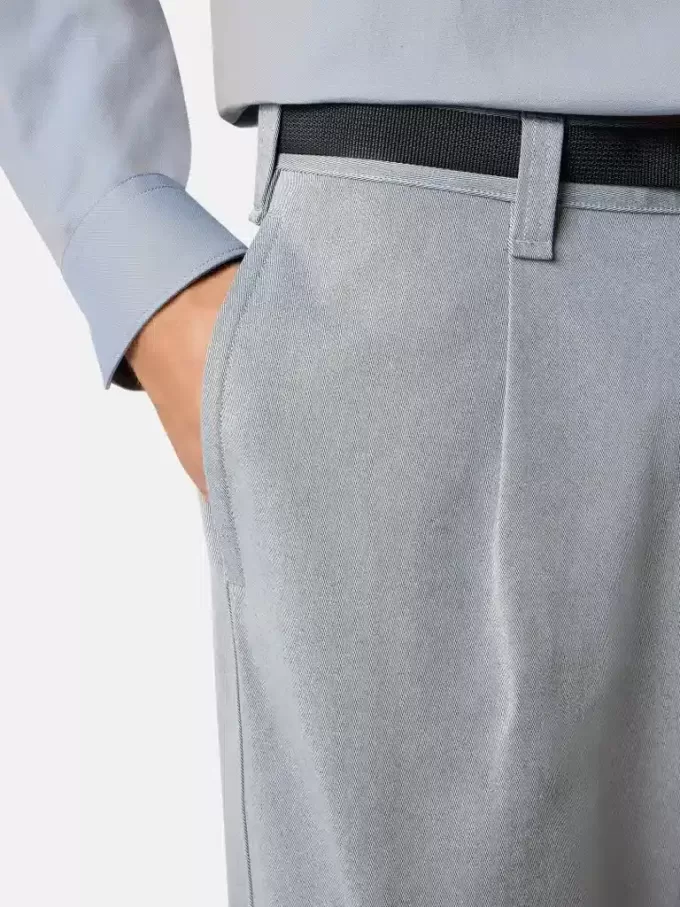 Losvallende chino met nylon riem