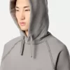 Oversized sweatshirt met capuchon en raglanmouwen.