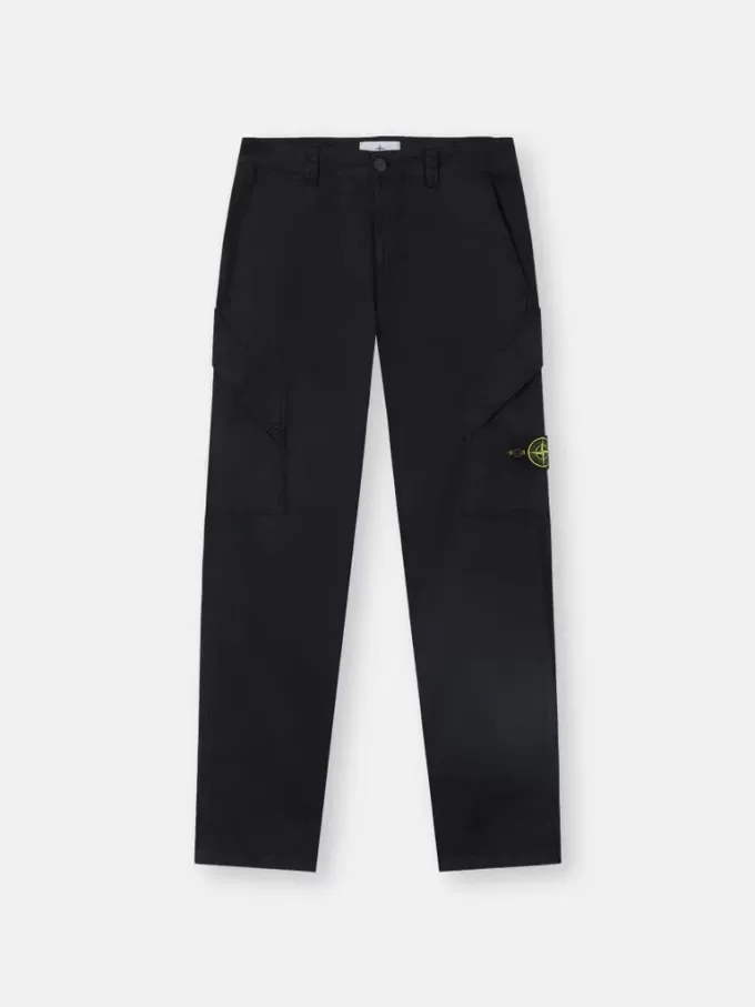 Regular-fit cargobroek met schuine ritszakken. Regular-fit cargobroek met schuine ritszakken.