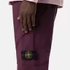 Regular-fit cargobroek met schuine ritszakken. Regular-fit cargobroek met schuine ritszakken.