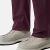 Regular-fit cargobroek met schuine ritszakken. Regular-fit cargobroek met schuine ritszakken.