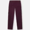 Regular-fit cargobroek met schuine ritszakken. Regular-fit cargobroek met schuine ritszakken.