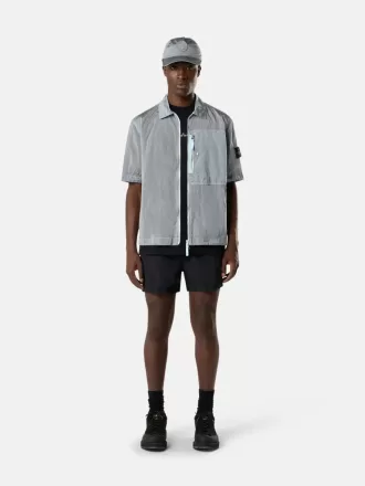 Regular fit shirt met korte mouwen, borstzak en ritssluiting.