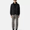 Regular fit sweatshirt met capuchon en buidelzak.