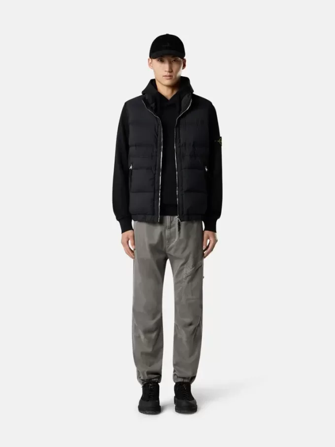 Regular fit sweatshirt met capuchon en buidelzak.