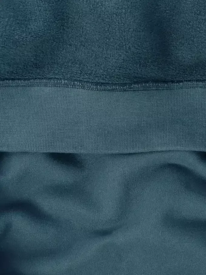 Regular fit sweatshirt met capuchon en buidelzak.