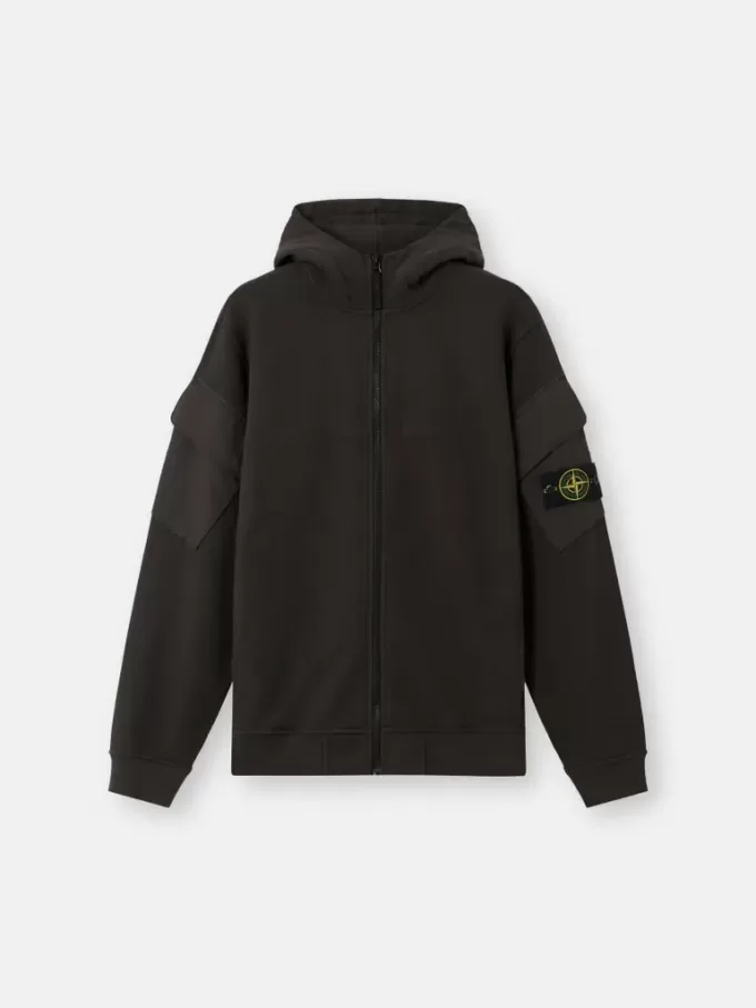 Regular fit sweatshirt met capuchon en ritssluiting en mouwzakken. Regular fit sweatshirt met capuchon en ritssluiting en mouwzakken.