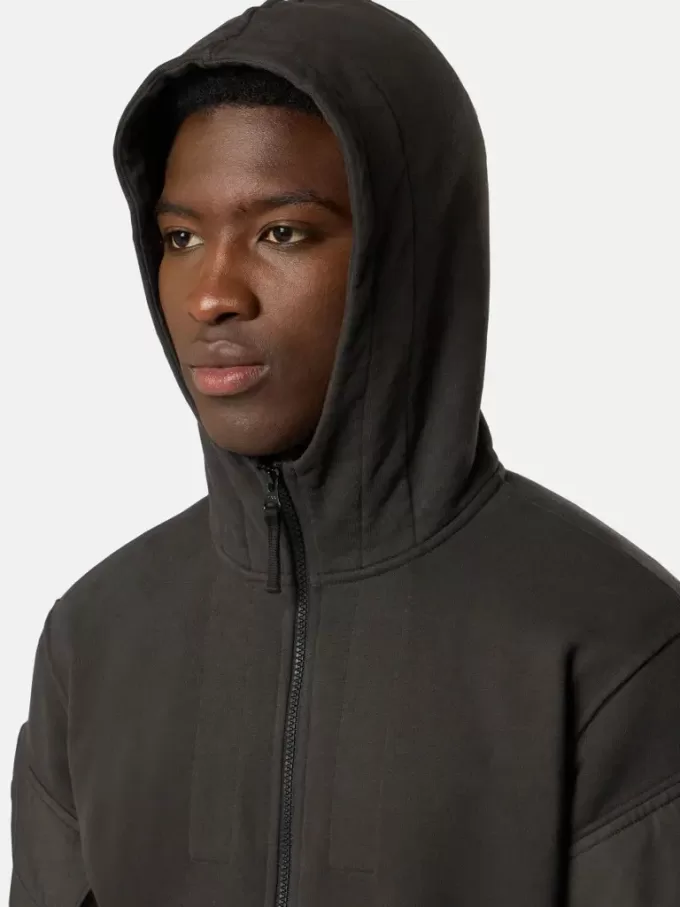 Regular fit sweatshirt met capuchon en ritssluiting en mouwzakken. Regular fit sweatshirt met capuchon en ritssluiting en mouwzakken.
