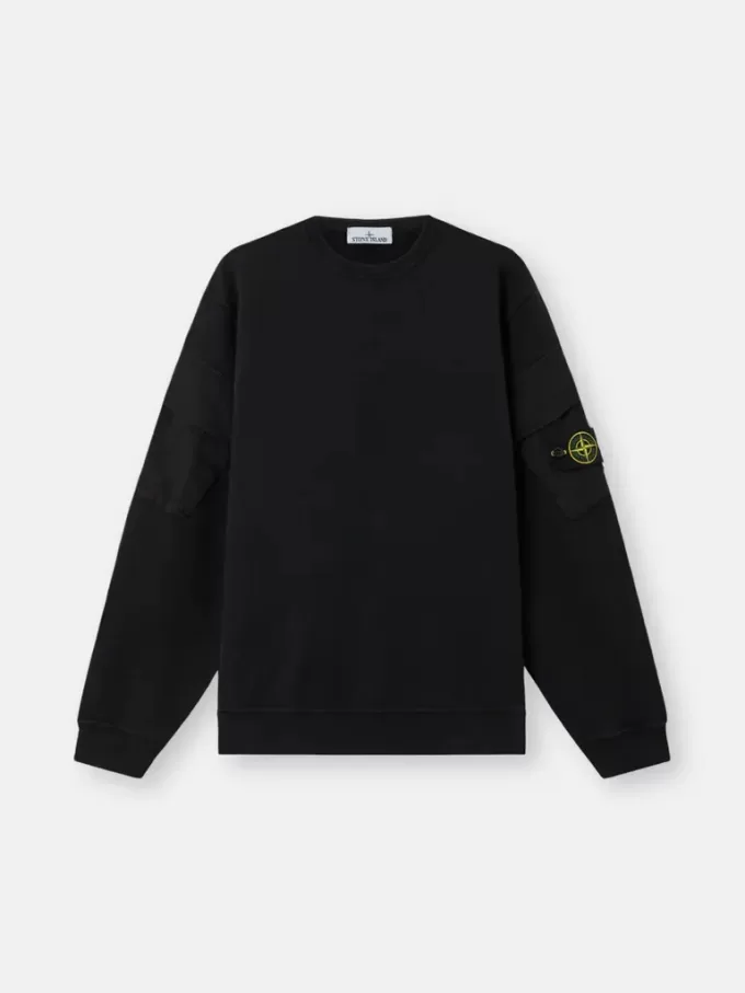 Regular fit sweatshirt met ronde hals en zakken op de mouwen. Regular fit sweatshirt met ronde hals en zakken op de mouwen.