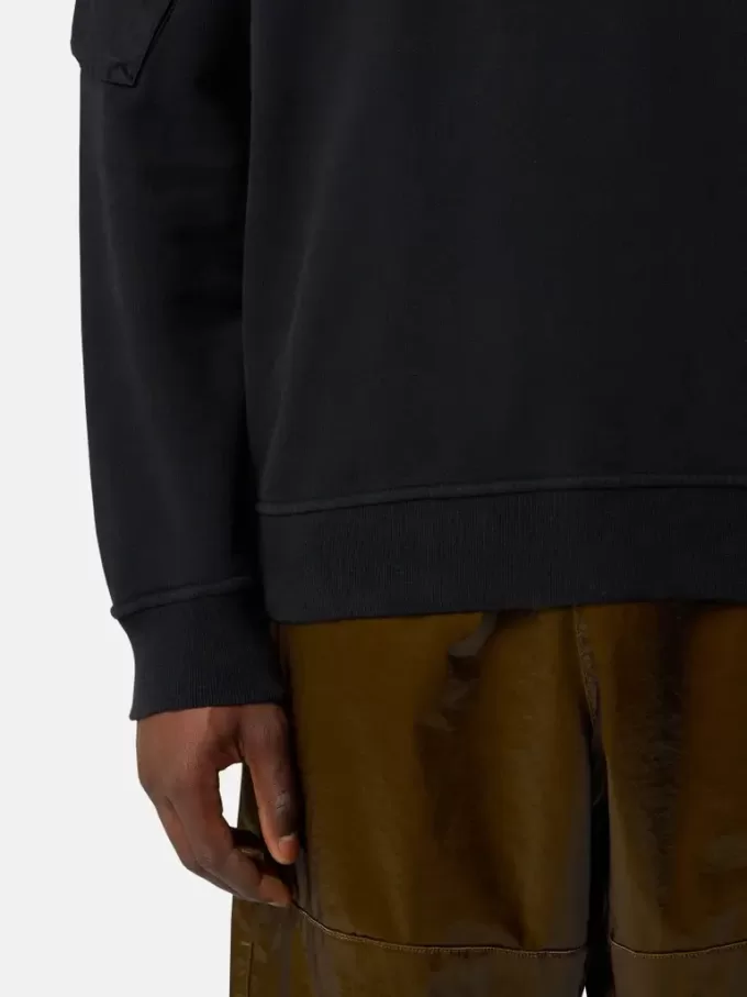 Regular fit sweatshirt met ronde hals en zakken op de mouwen. Regular fit sweatshirt met ronde hals en zakken op de mouwen.