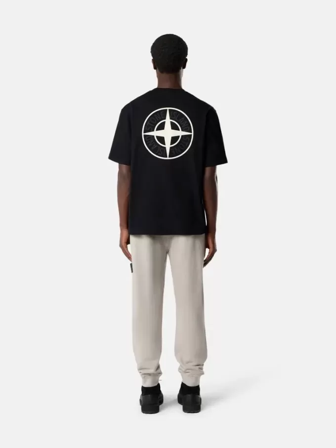 Regular fit T-shirt met korte mouwen en ’02 Industrial Logos’-print. Regular fit T-shirt met korte mouwen en ’02 Industrial Logos’-print.