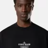 Regular fit T-shirt met korte mouwen en ’02 Industrial Logos’-print. Regular fit T-shirt met korte mouwen en ’02 Industrial Logos’-print.