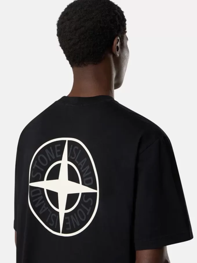 Regular fit T-shirt met korte mouwen en ’02 Industrial Logos’-print. Regular fit T-shirt met korte mouwen en ’02 Industrial Logos’-print.
