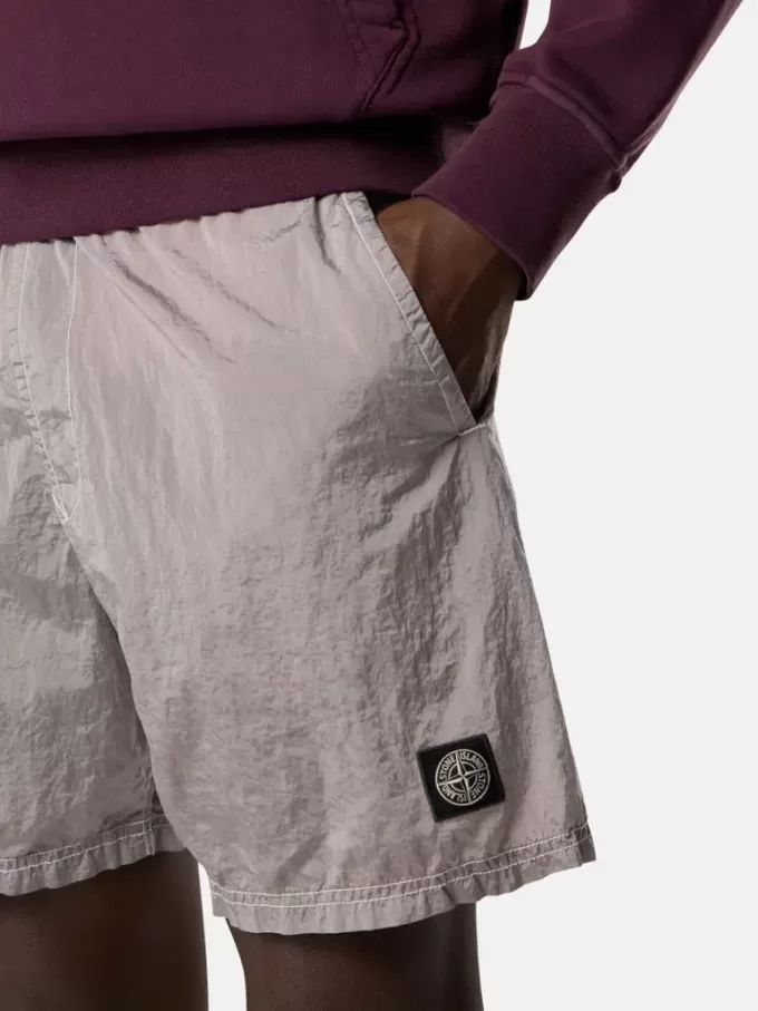Regular fit zwemshort met zakken en mesh voering.