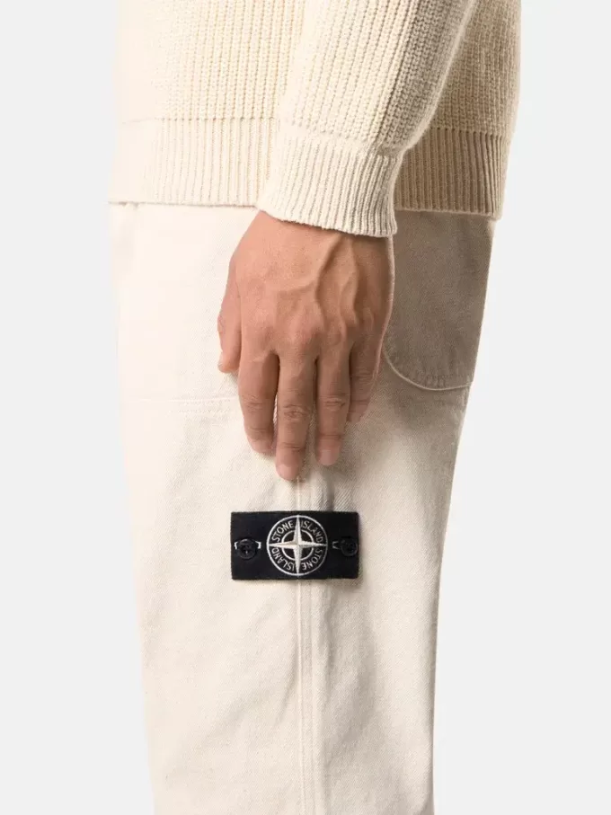 Relaxed-fit chino met elastische tailleband.