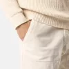 Relaxed-fit chino met elastische tailleband.