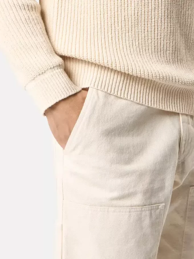 Relaxed-fit chino met elastische tailleband.