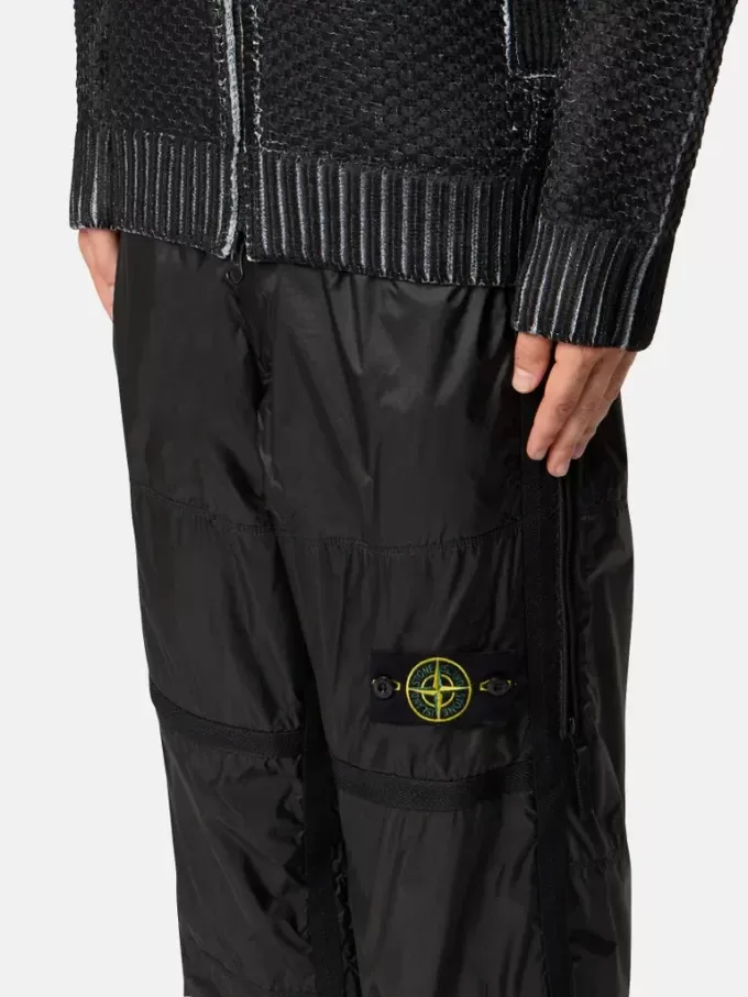 Ruime joggingbroek met ritszakken en verstelbare boorden Ruime joggingbroek met ritszakken en verstelbare boorden