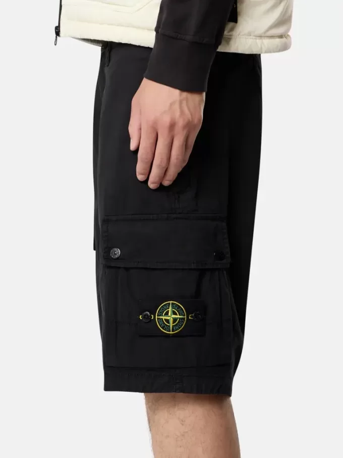 Slim-fit bermuda met ritszakken.