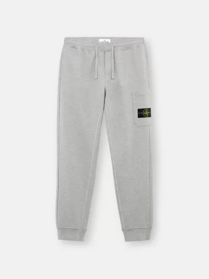 Slim-fit joggingbroek met zakken en trekkoord in de taille. Slim-fit joggingbroek met zakken en trekkoord in de taille.