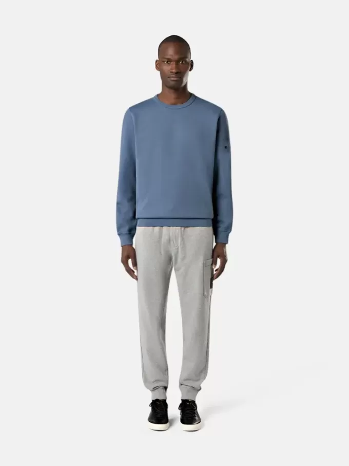 Slim-fit joggingbroek met zakken en trekkoord in de taille. Slim-fit joggingbroek met zakken en trekkoord in de taille.