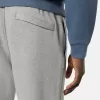 Slim-fit joggingbroek met zakken en trekkoord in de taille. Slim-fit joggingbroek met zakken en trekkoord in de taille.