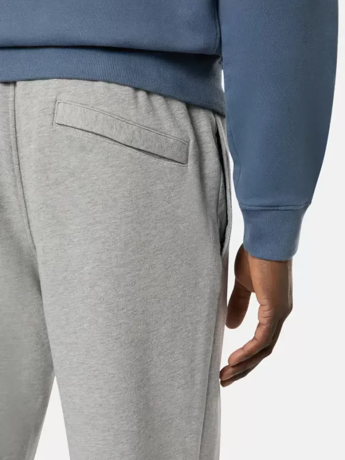 Slim-fit joggingbroek met zakken en trekkoord in de taille. Slim-fit joggingbroek met zakken en trekkoord in de taille.