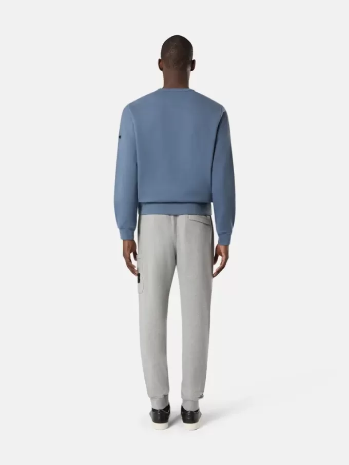 Slim-fit joggingbroek met zakken en trekkoord in de taille. Slim-fit joggingbroek met zakken en trekkoord in de taille.