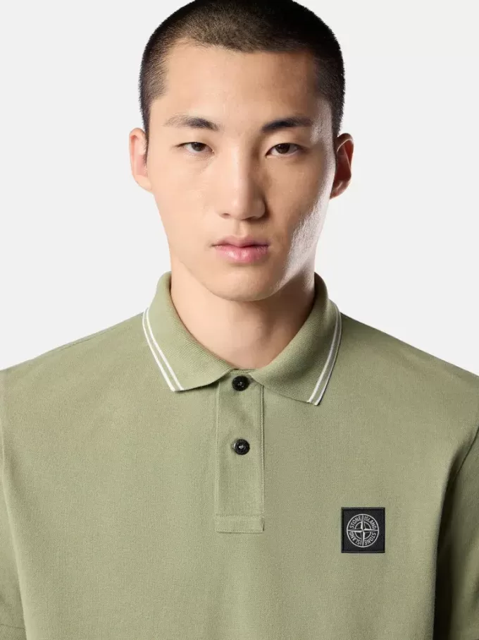Slim-fit poloshirt met korte mouwen en gestreepte details