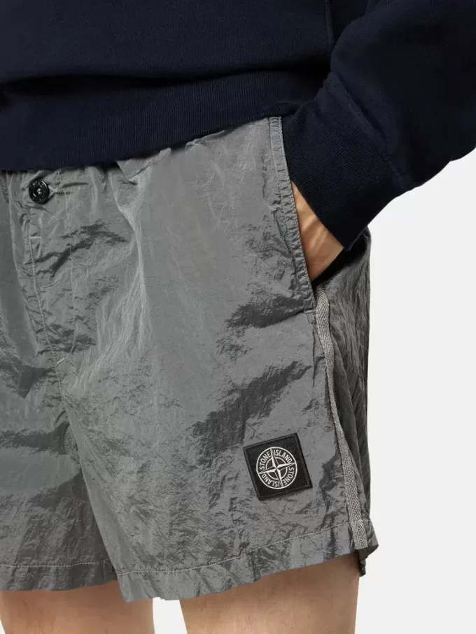 Slim-fit zwemshort met zakken en mesh voering Slim-fit zwemshort met zakken en mesh voering
