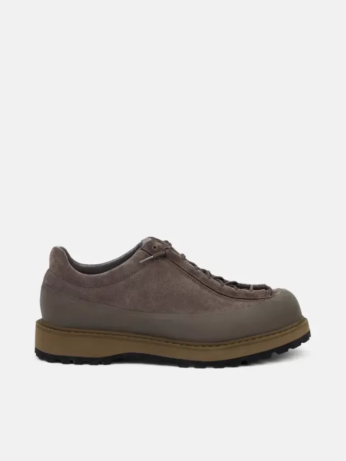 Sneaker met vetersluiting, rubberen rand en profielzool