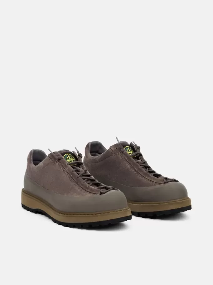 Sneaker met vetersluiting, rubberen rand en profielzool