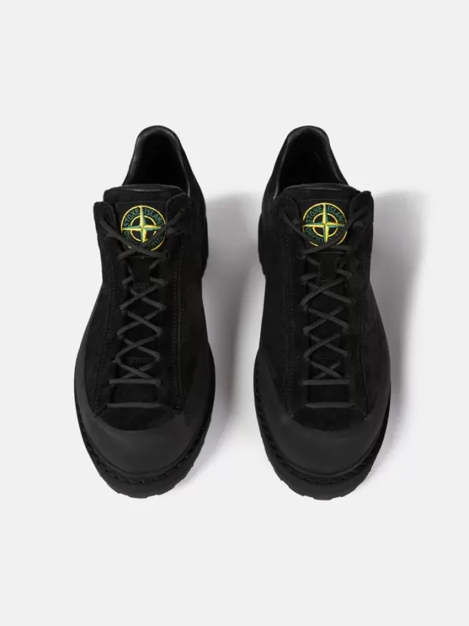 Sneaker met vetersluiting, rubberen rand en profielzool