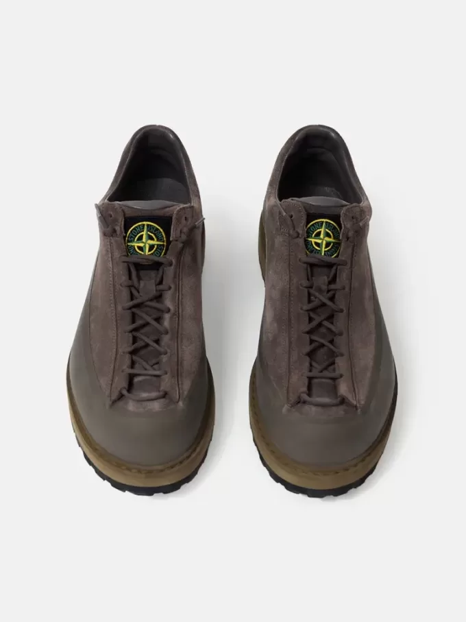 Sneaker met vetersluiting, rubberen rand en profielzool
