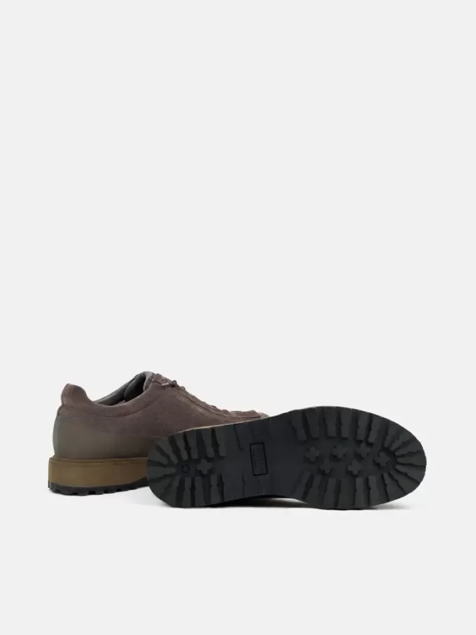 Sneaker met vetersluiting, rubberen rand en profielzool
