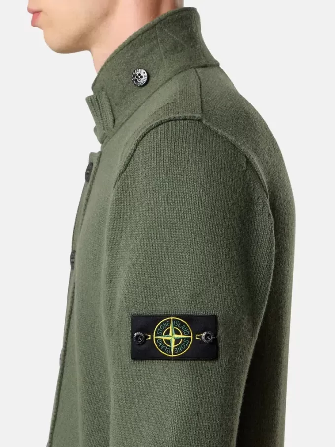 Sweater met knopen en vilten boorden