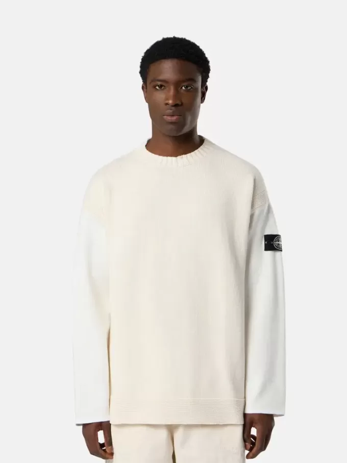 Trui met ronde hals en contrasterende stiksels Trui met ronde hals en contrasterende stiksels